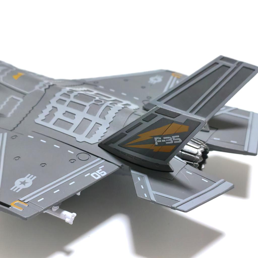 1/72 Scale F35 Plastic Assembly Model airplane (including base )Home placement, collection and decoration Gift