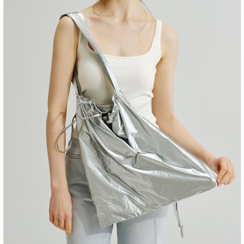 New Shoulder Bag with Shiny Side Drawstring Artistic Commuting Bag, Lazy and Fashionable, Large Capacity, Minimalist Tote Bag