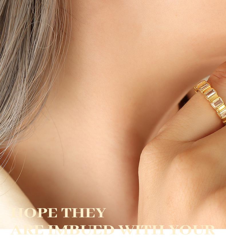 C-shaped Green Zirconia Earrings in 18K Gold-Plated Titanium Steel - European & American Style Fashion Accessory