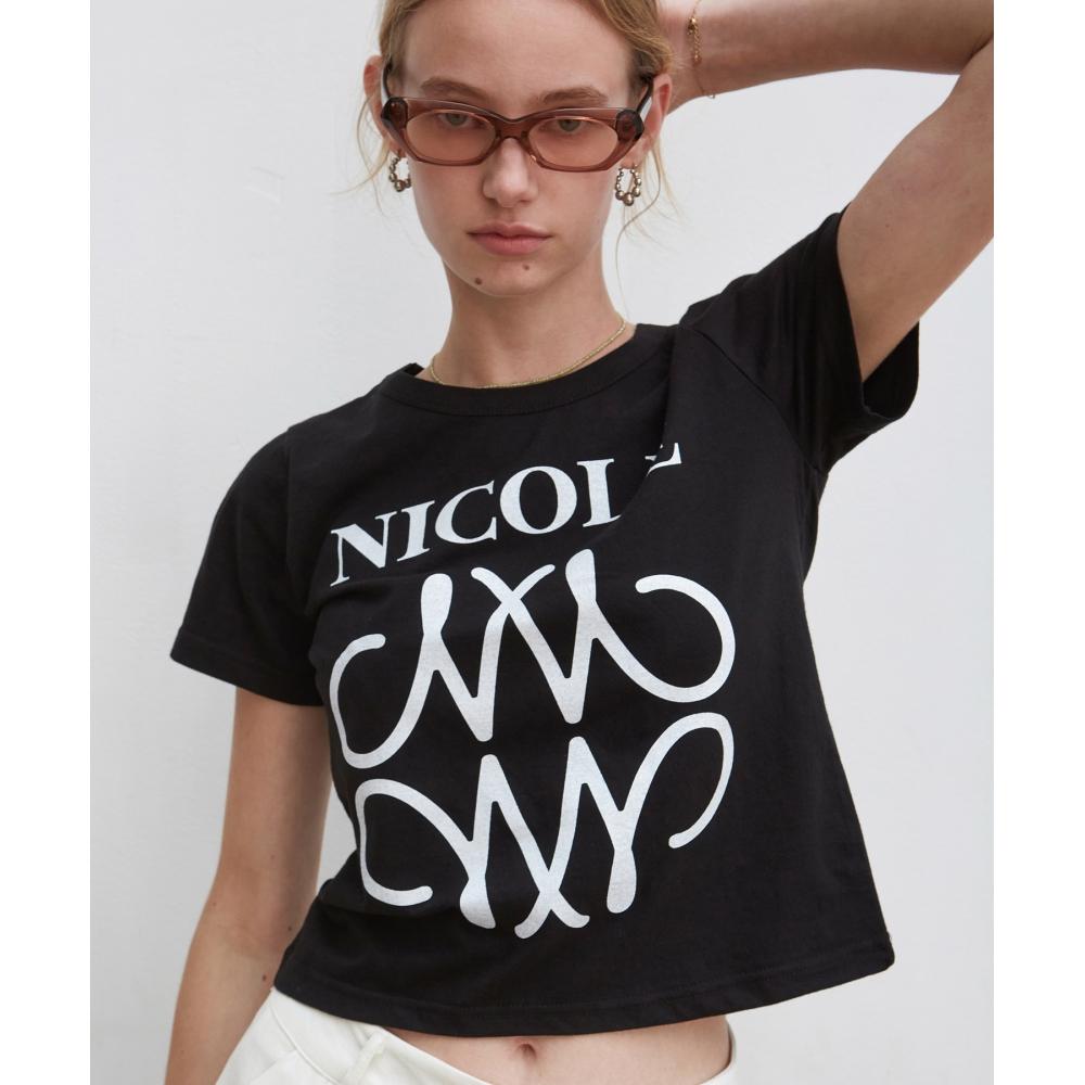 

NICKNICOLE NICOLE SIGNATURE LOGO CROP TEEBLACK