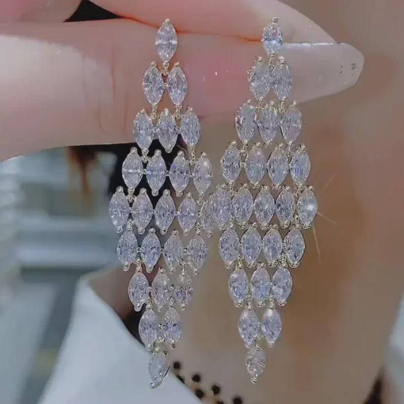 Cercei eleganti cu diamante din cristal - Stil 2022, șic și versatili pentru un aspect la modă și luxos