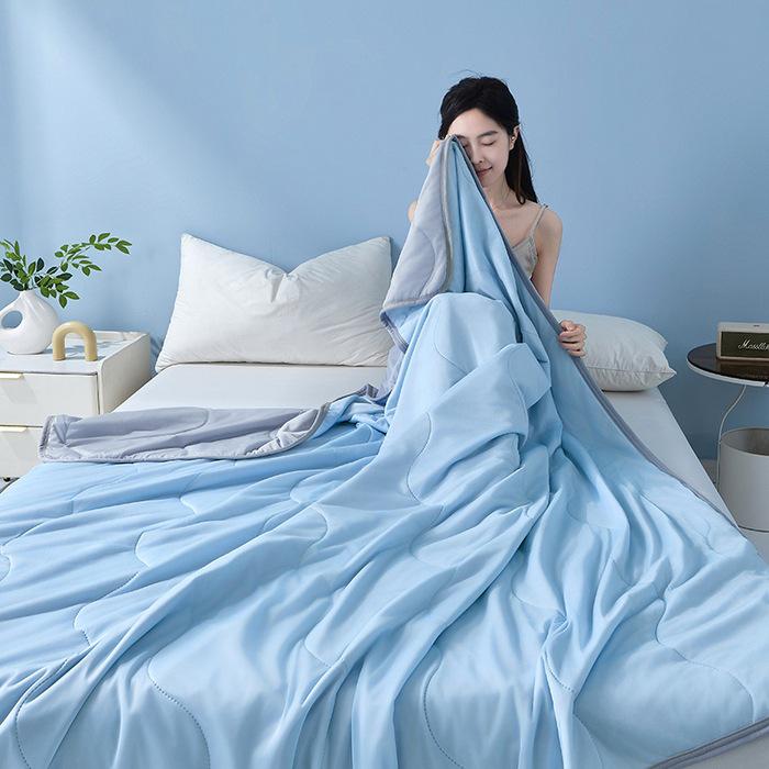 Cool Silk Summer Quilt: Air Conditioning-Ready, Ice Silk, Machine Washable, Solid Color Throw Blanket