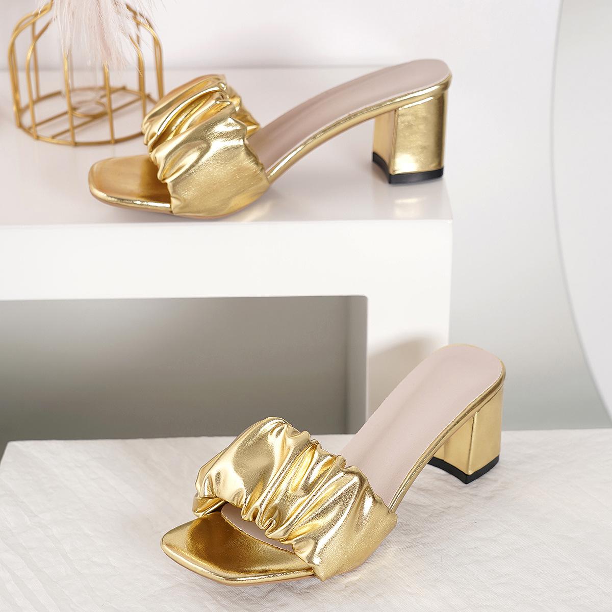 

Импортные сандалии большого размера с одним словом женские летние 2025 года новые толстые тапочки на высоком каблуке женские универсальные модные тапочки 35 золотой