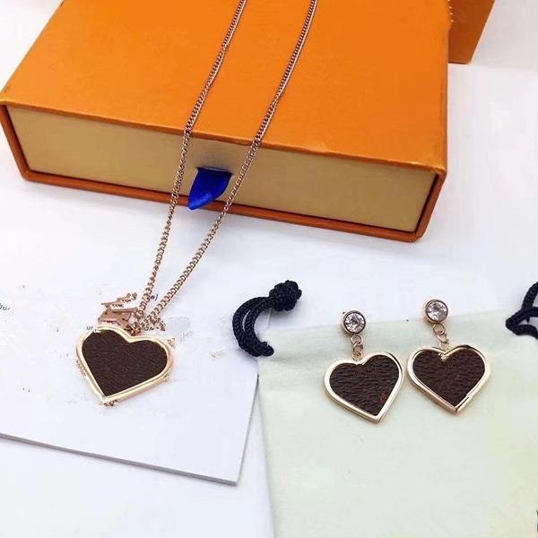 Jewelry Wholesale Korean Jewelry Lettering Women's Peach Heart Old Flower Leather Necklace