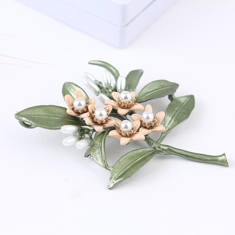 Pearl Brooch Ins Tide Personalized Pin for Women's Autumn Winter Luxury Jumper Suit Accessory Corsage Exquisite Long-Lasting Color Gift Jewelry