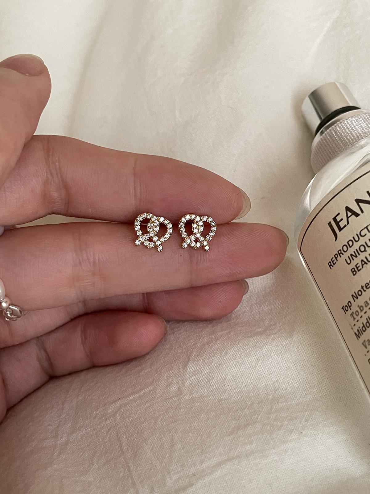 

925 Silver Needle Alkaline Water Knot Love Heart Earrings Women s Niche Design Advanced Zircon Earrings Simple Fashion Earrings 925 silver needle