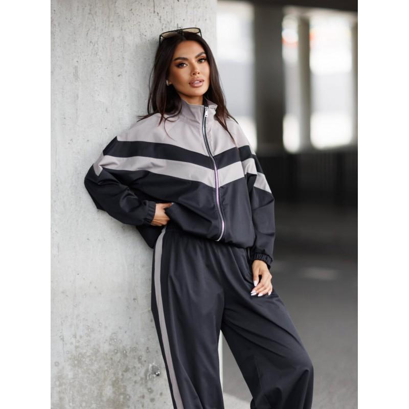 Womens Casual Two-Piece Set: Zip-Up Stand