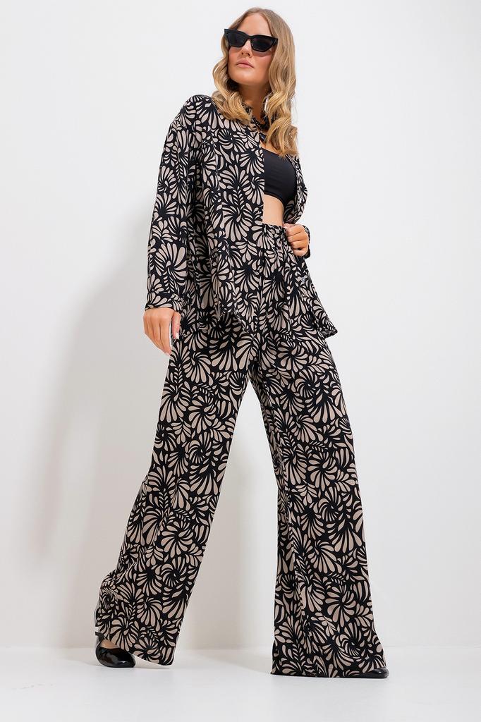 Set de damă pe partea inferioară și în sus Set de cămașă și pantaloni cu modele, bej nisip, la modă din nou sezon.