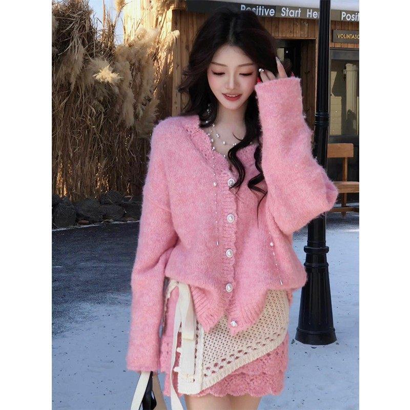 

Korean Winter 3-Piece Set: Gentle Style Pink Knit Cardigan, Inner Wear & Butt-Cover Short Skirt for Women M (95-105 jin)