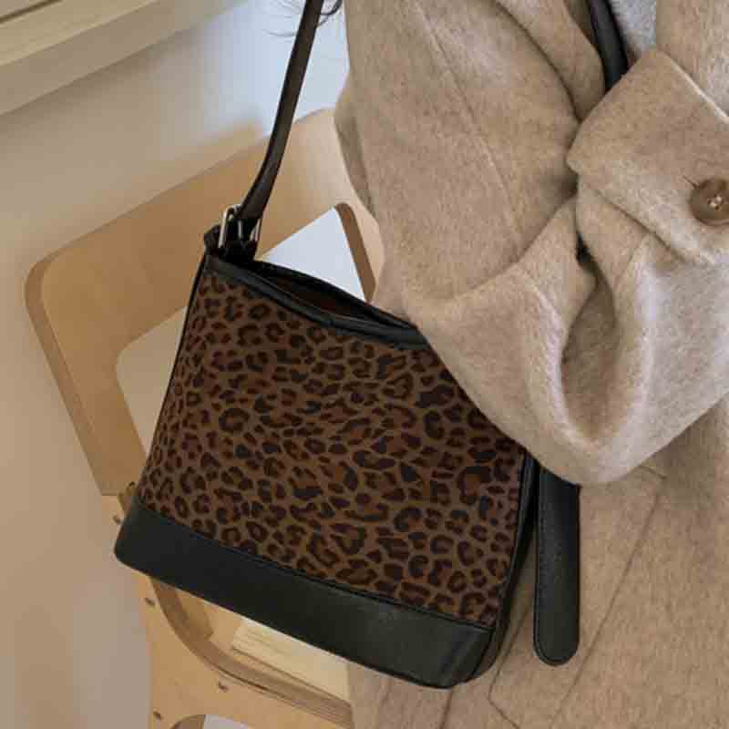 Leopard Print Bag Women's 2025 New Autumn and Winter Niche Light Luxury High-end Shoulder Bag Suede Messenger Bucket Bag