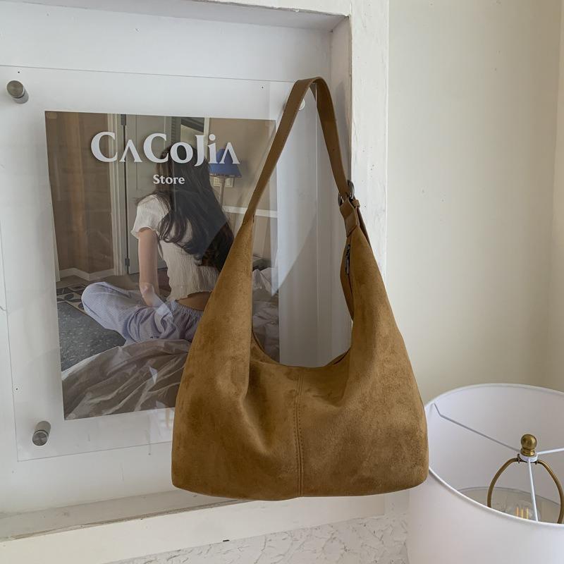 Trendy and personalized women's tote bag, daily commute underarm bag, simple solid color matte shoulder oblique span bag