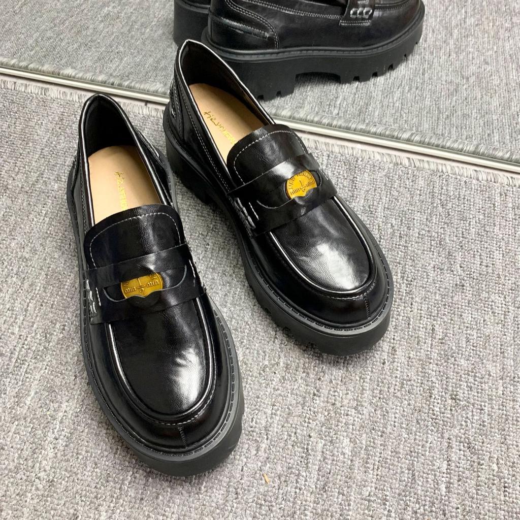 The spot will be sent in seconds! Grape mother has the same shoes, horse skin, small gold coins, British style round head, and lazy loafers wit