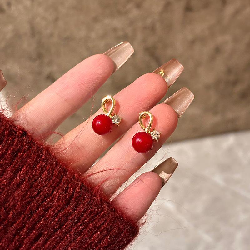 Red Bean Acacia Rhinestone Earrings: Women's Autumn/Winter Elegance, Light Luxury, Retro Design, Exquisite High-End Feel.