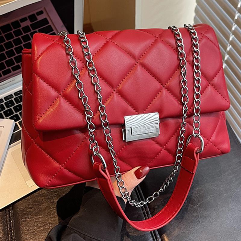 Schlichtes und modisches Temperament, kleine Damentaschen für Pendlerinnen, Damenschlösser, personalisierte neue kleine quadratische Tasche für den Herbst, Trend