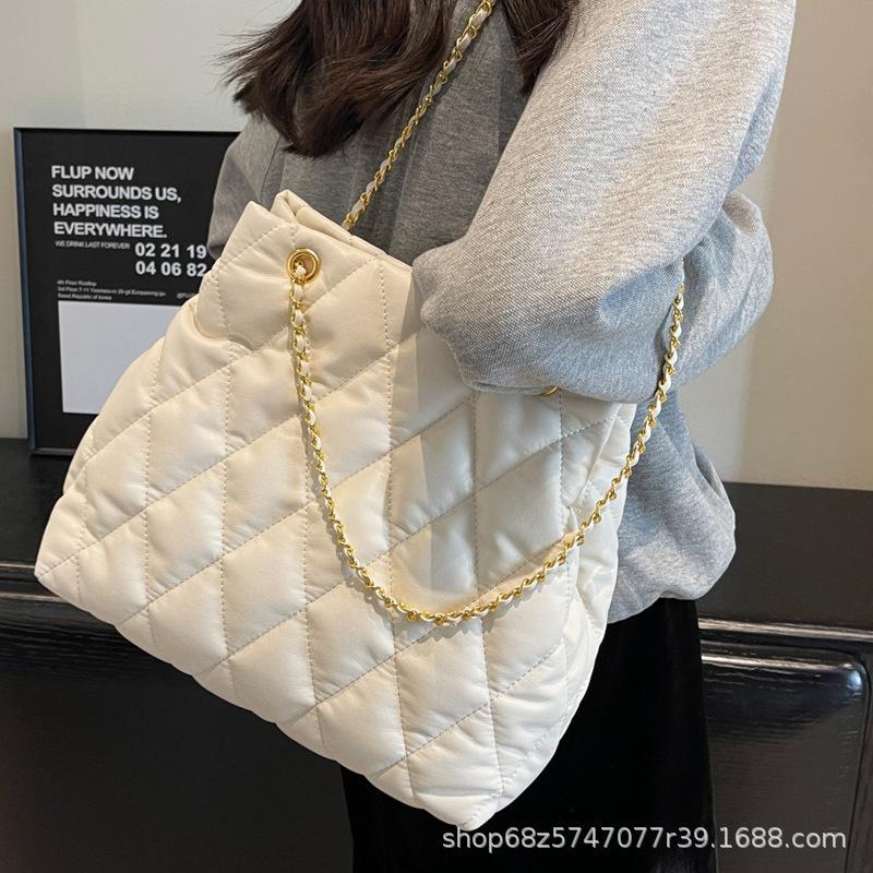 Premium Texture Large-capacity Bag Women's 2025 New Autumn and Winter Fashion Diamond Tote Bag Chain Shoulder Messenger Bag