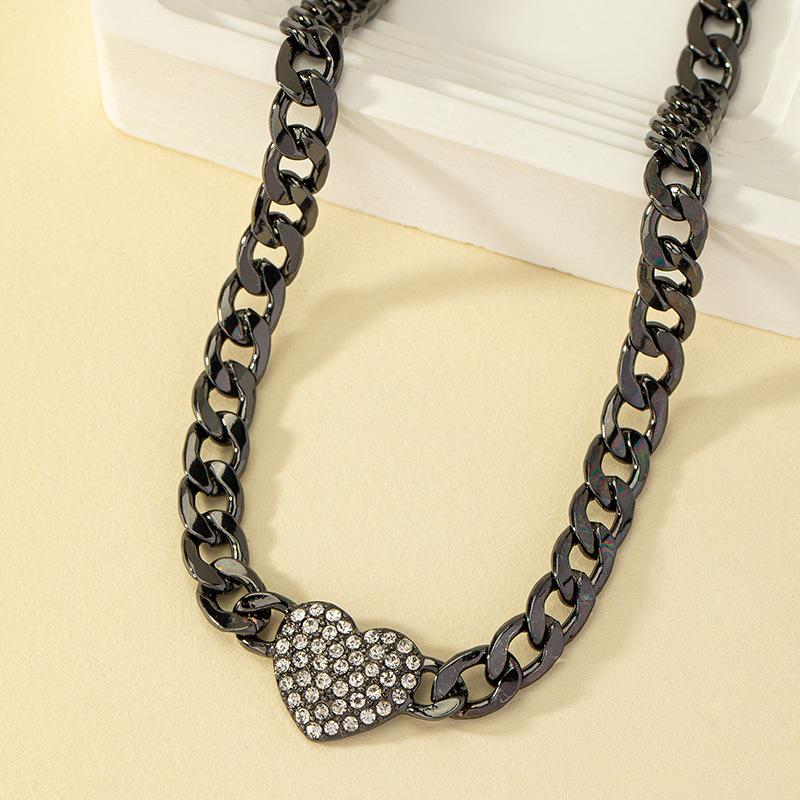 

Trendy Cross-Border Heart Pendant Necklace: Unisex Hip-Hop Retro Clavicle Chain