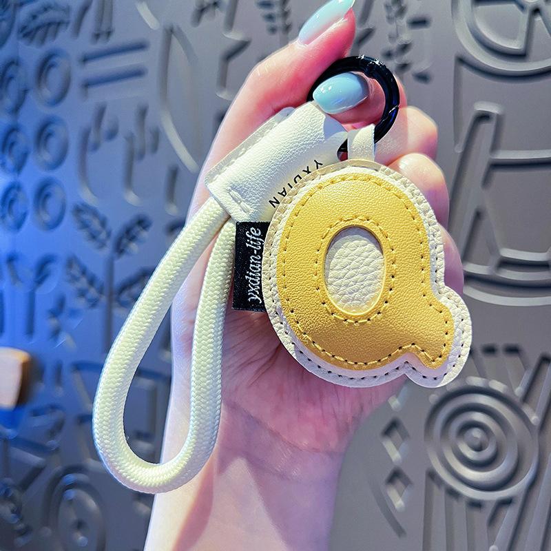 Creative Exquisite 26 English Letter Keychain Pu Leather Bag Hanging Charms Alphabet Keyring Ornaments Lucky Pendant Couple Gift