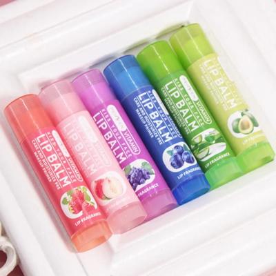 6 Stück formiger Lippenbalsam für Frauen: Feuchtigkeitsspendend, Hydrierend, Vor Trockenheit und Rissen schützend, Entfernt abgestorbene Haut und reduziert Lippenfältchen.