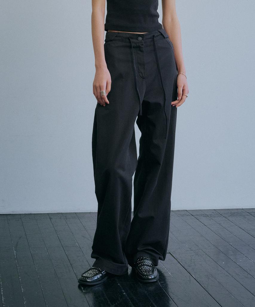 Baegsi Strap Side Tuck Pants, Black