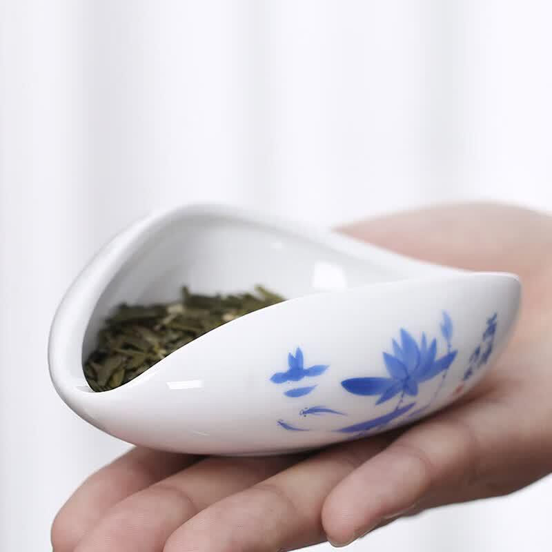 UOSO White Porcelain Tea Lotus and Scoop Set