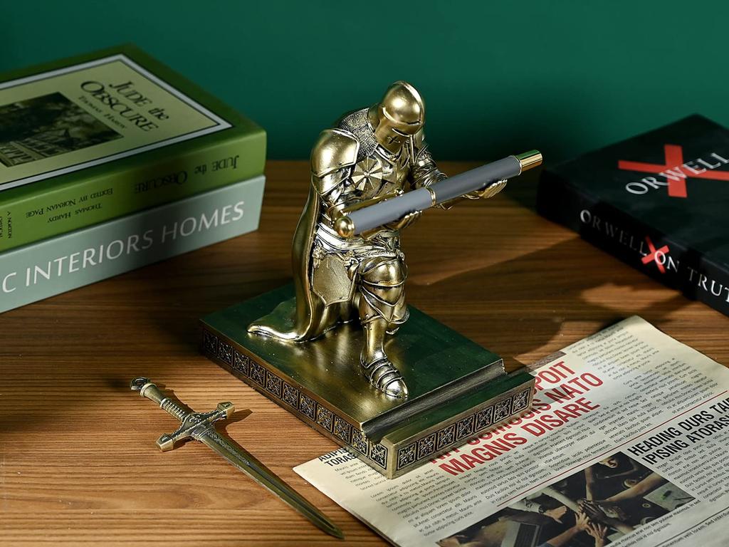 HDMbigmi Kingsguard Leader Cloaked Warrior Knight Pen Holder Mobile Phone Stand Ornament Knight Statue Pen Stand Paperweight with Metal Sword Letter