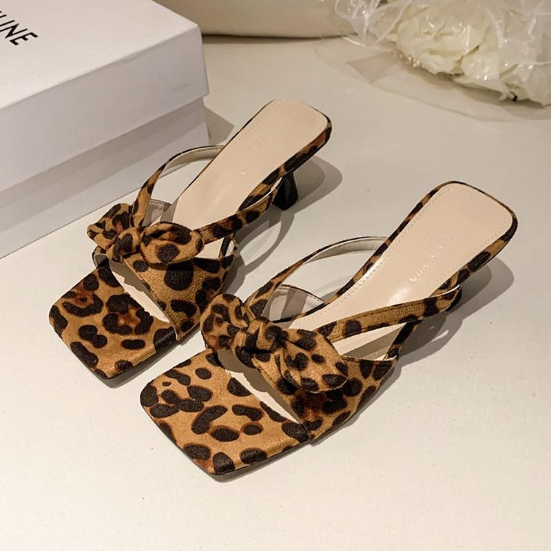 Fashion Bow-shaped Leopard Print Flip-flops for Women To Wear As Outerwear In Summer 2025, New Square-toed Thin Heel Flip-flops