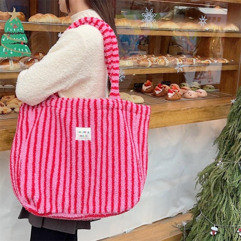 31 Autumn and Winter New Plush Polka Dot Bag Women's Hand Shoulder Bag Large Capacity Furry College Student Class Bag