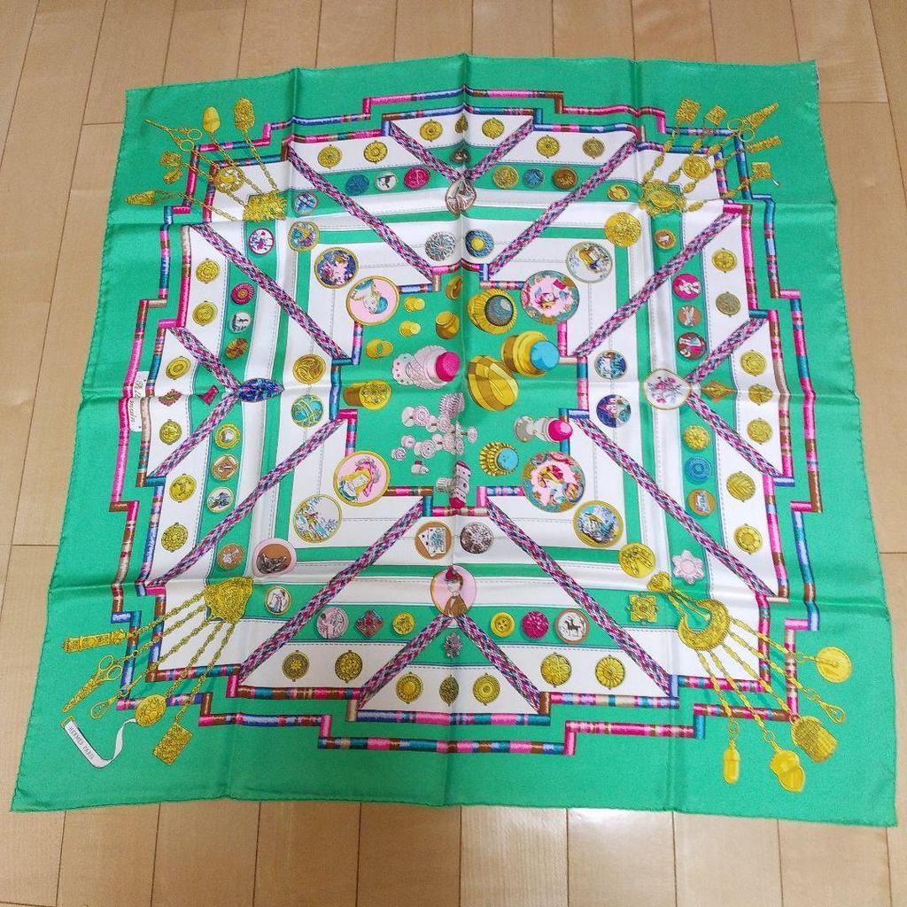 Used Final price reduction. Hermes scarf Carr