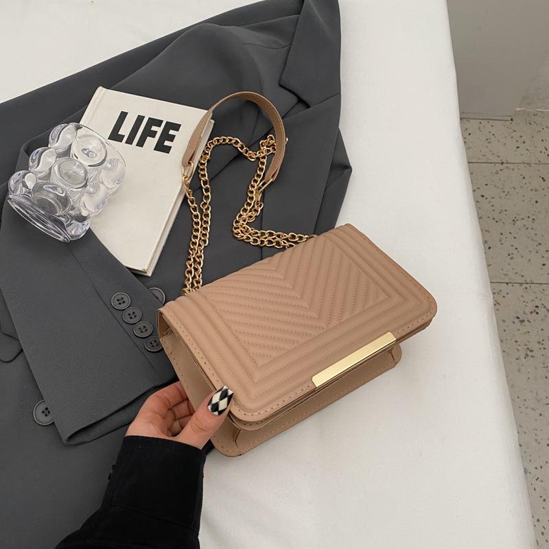 

Повседневная модная маленькая квадратная сумка женская 2025 зима новый тренд зарубежный стиль сумка на плечо с цепочкой простая сумка-мессенджер женская хаки