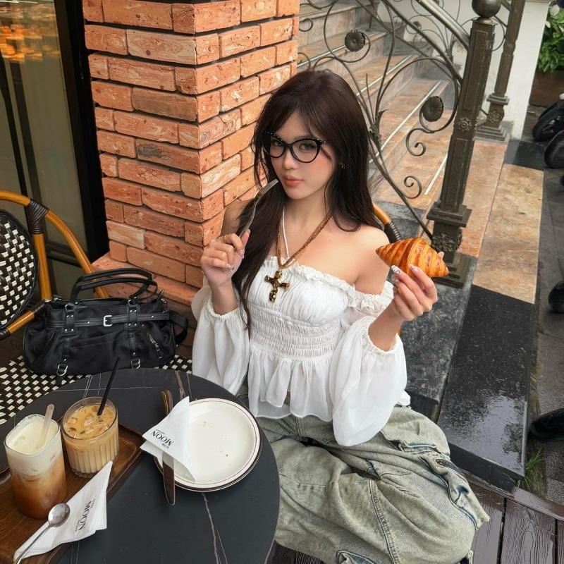 Spring Sexy Off Shoulder Ruffled Peplum Slim Fit Lantern Sleeve Halter Top For Women