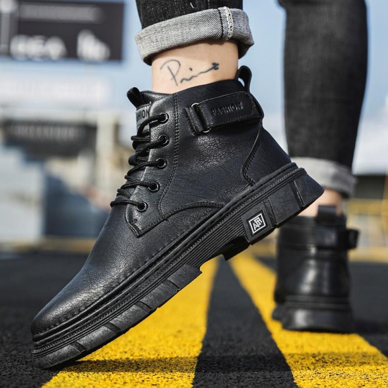 Fashion Black Leather Men Boots High Quanlity Light Men Ankle Boots Winter Outdoor Casual Shoes No-slip High Top Male Work Shoes