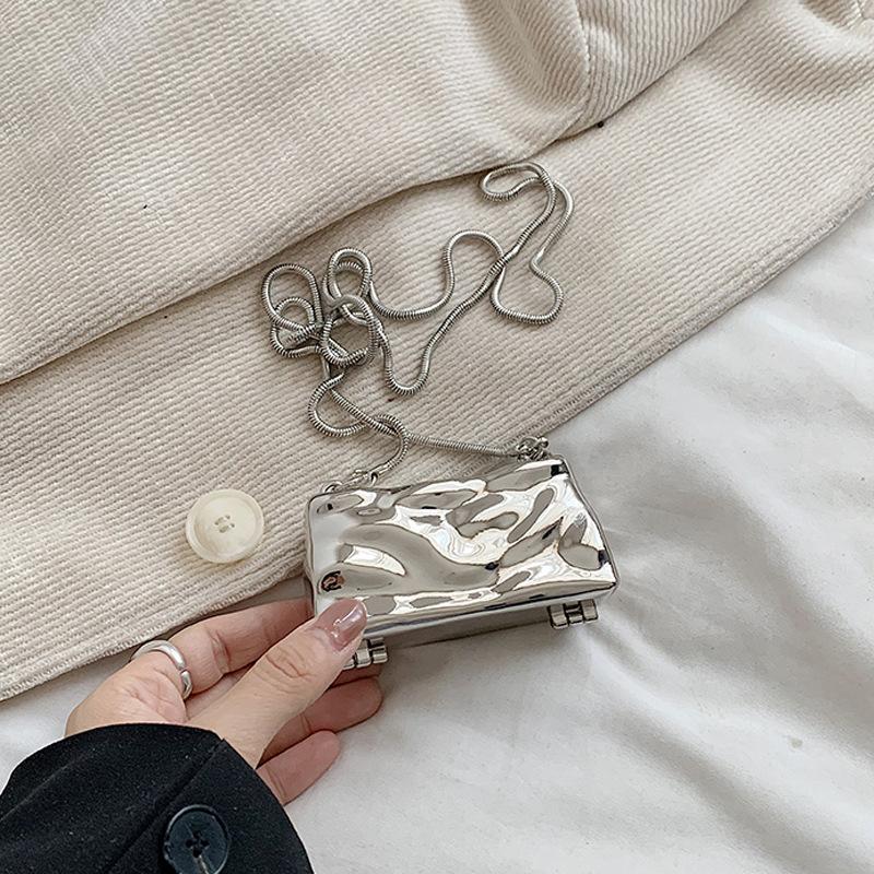 

Проста і стильна сумка-клатч. Повсякденна маленька квадратна сумка. Модна сумка-почтальон, нова модна літня сумка 2024 року.