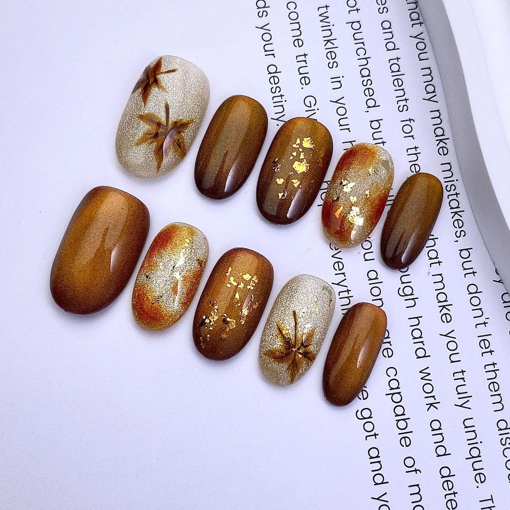Hand-Painted Maple Leaf Cat Eye Gradient Nail Tips - Short Oval, Autumn/Winter Nails