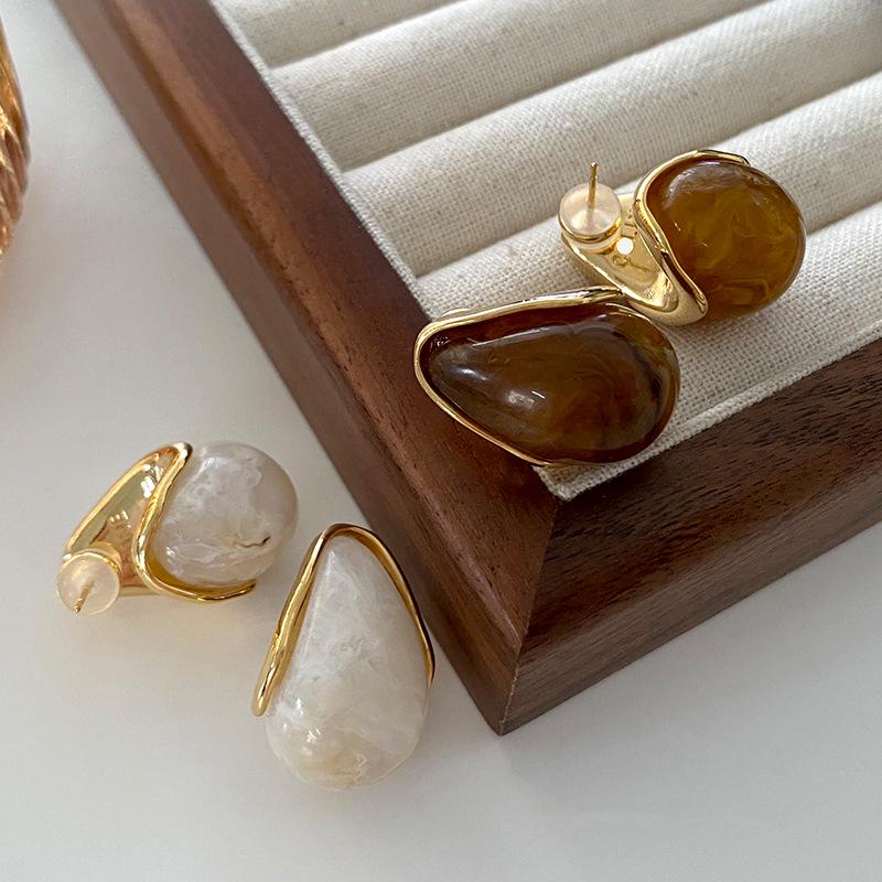 Maillard Water Drop Earrings: 2024 Autumn/Winter Retro High-End Fashion