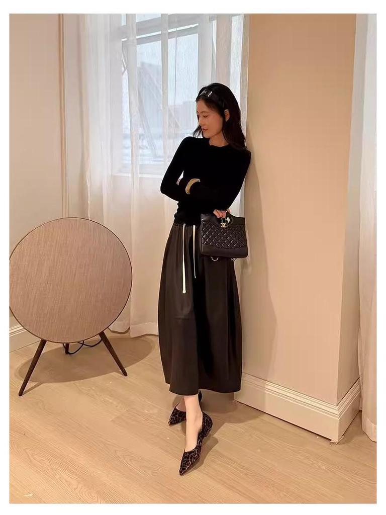 Noble Flare Umbrella Skirt: Bud-Shaped Sheepskin Midi with Elastic Waist for Versatile Commuting