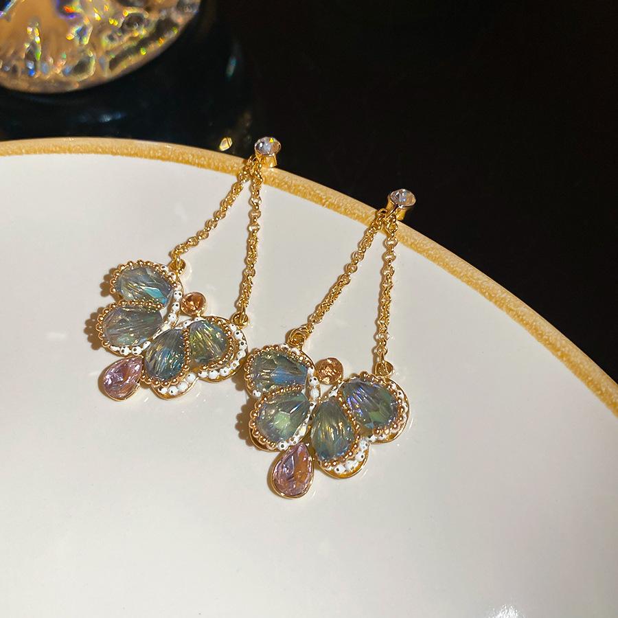 Crystal butterfly water drop pendant earrings, super fairy beautiful earrings, light luxury earrings.