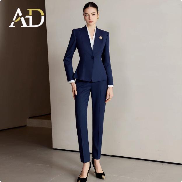 

Темно-синій костюм без коміра для менеджерів - Елегантний, облягаючий і ідеальний для офіційних прийомів з продажу та ділового одягу L