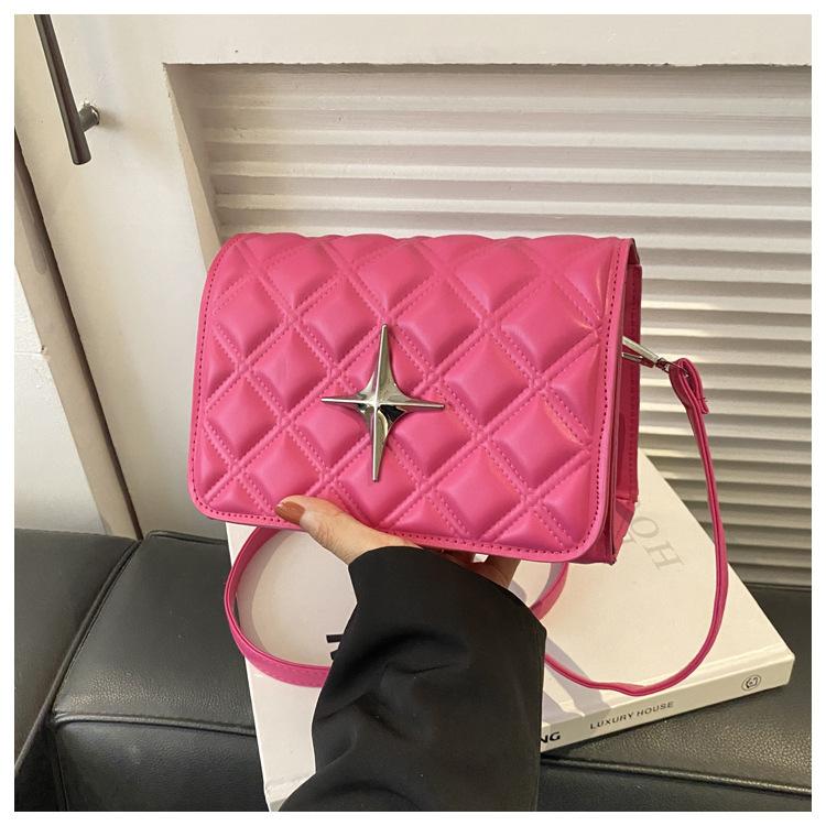 

Creative pressure shell shoulder bag women s bag 2024 new fashion small square bag niche versatile messenger bag foreign style small bag рожевий