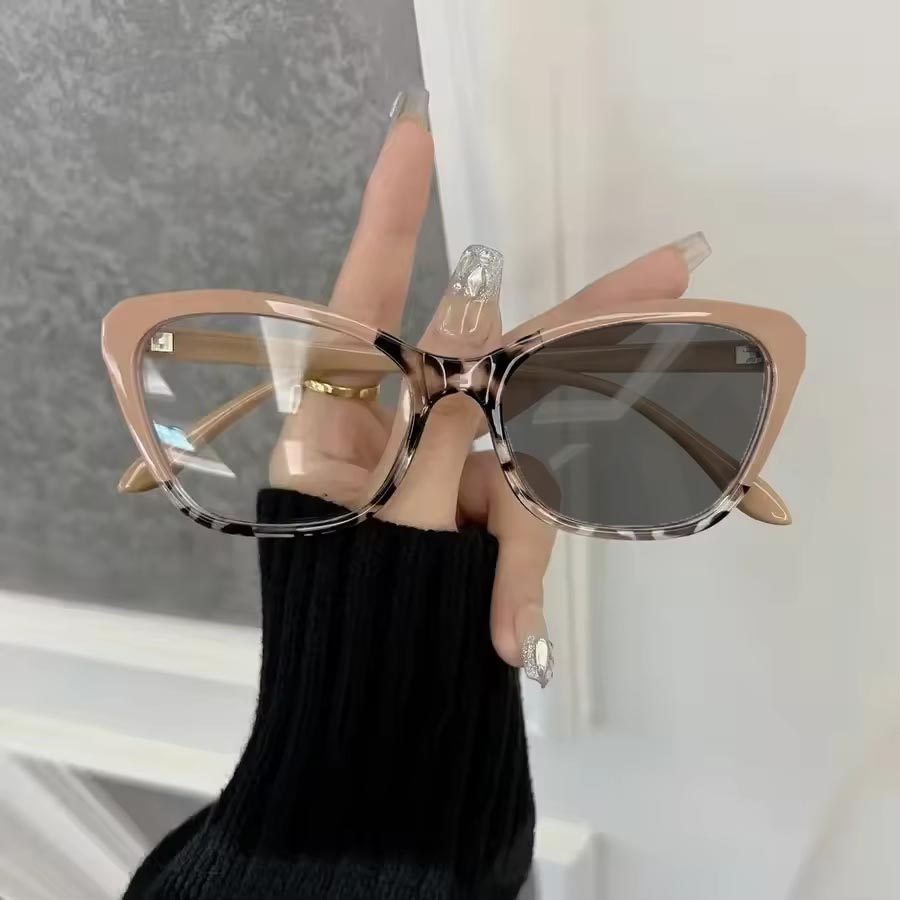 Stylish Cat-Eye Photochromic Anti-Blue Light Presbyopia Glasses Unisex High-Definition Ultra-Light Reading Eyewear 0 To +4.0