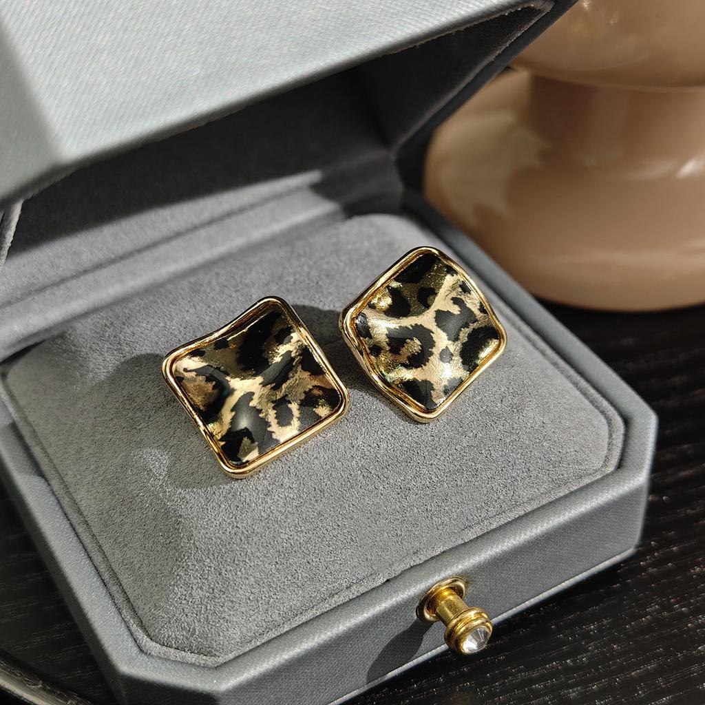 Retro Gold Irregular Leopard Print Square Wave Stud Earrings Light Luxury High-End Autumn And Winter Spice Girl Earrings