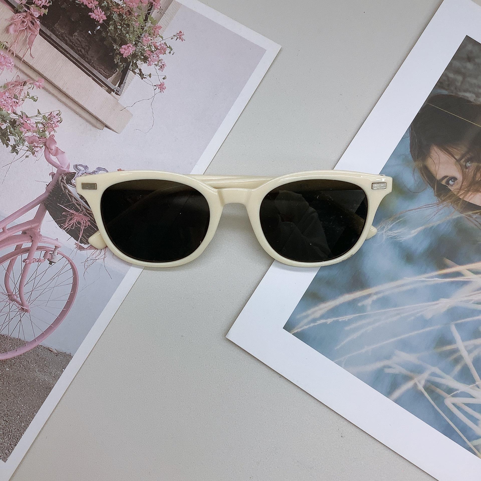 

Детские солнцезащитные очки Fashion Box Детские солнцезащитные очки Trend Защита от ультрафиолета Детские очки бежевый