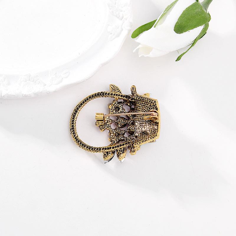 Retro Colorful Crystal Flower Basket Brooches Pins for Women Elegant Vintage Rhinestone Corsage Badges Party Pin Accessories