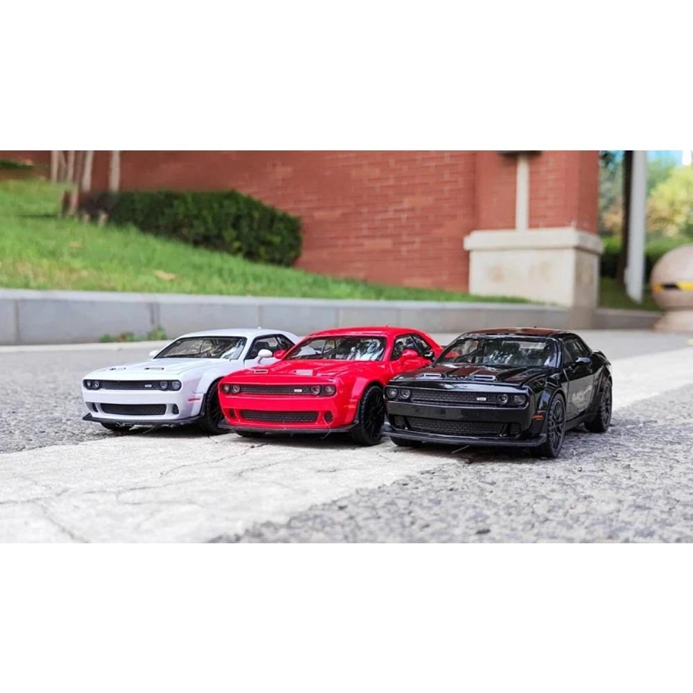 1/32 DODGE Challenger Hellcat Redeye Supercar Die Casting Model Car Sound and Light Hobby Collectibles Classic Decorative Gifts