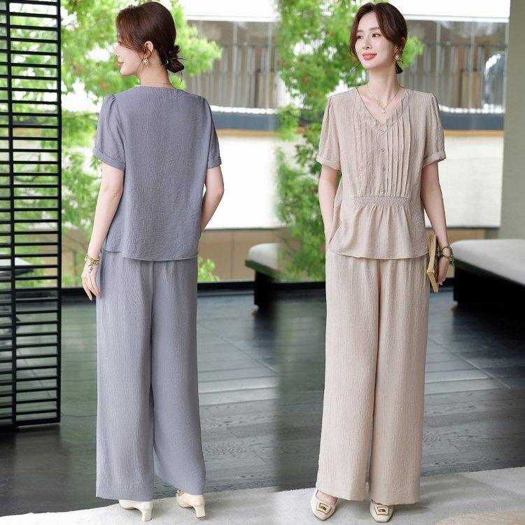 Elegant Mother's Summer Outfit: Dignified Short-Sleeve Top & Wide-Leg Pants Set for Middle-Aged & Elderly Women