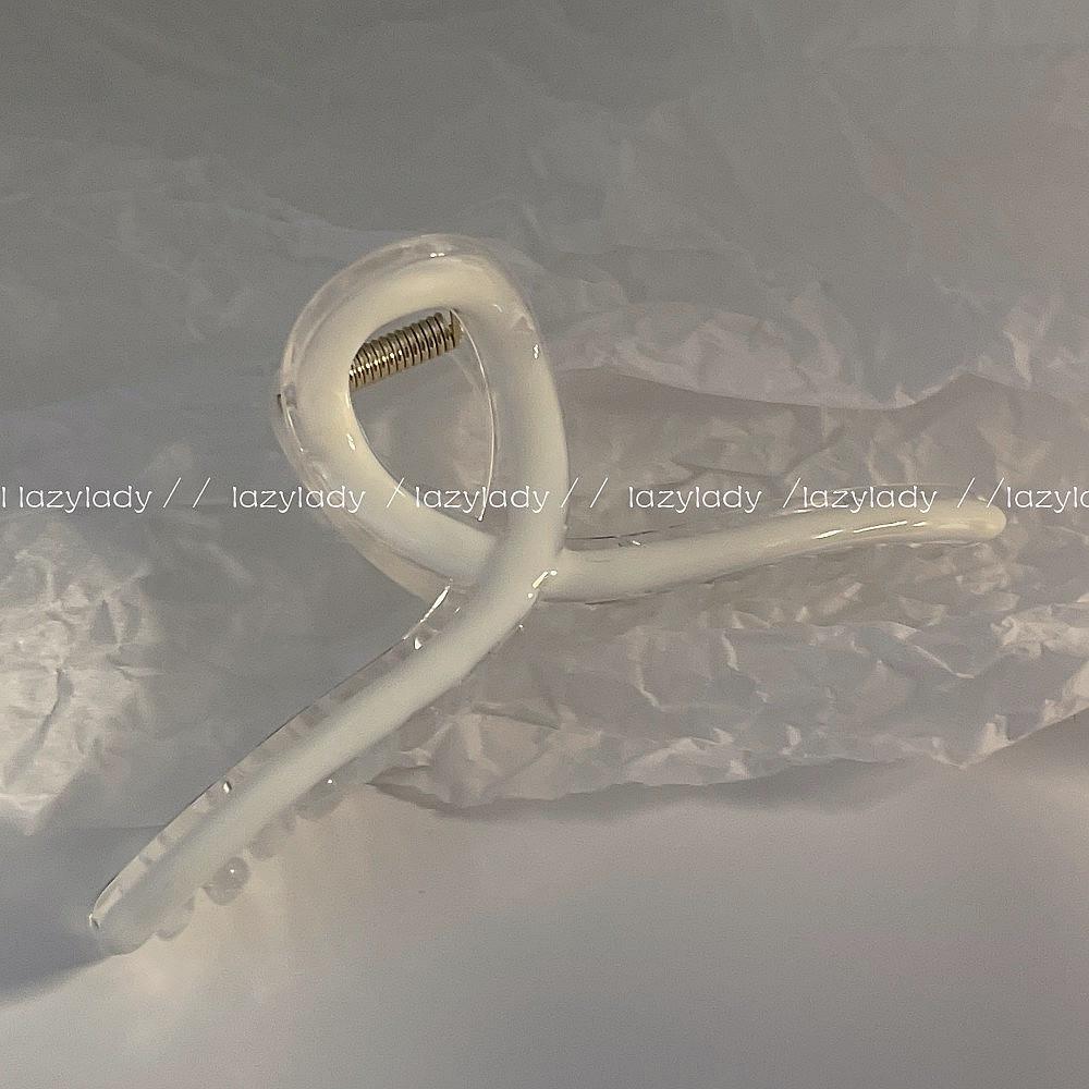 

Summer 2025 Refreshing Shark Hair Clip: Stylish Plain Color, Oil Drop Design, Practical & Fashionable Hair Accessory.