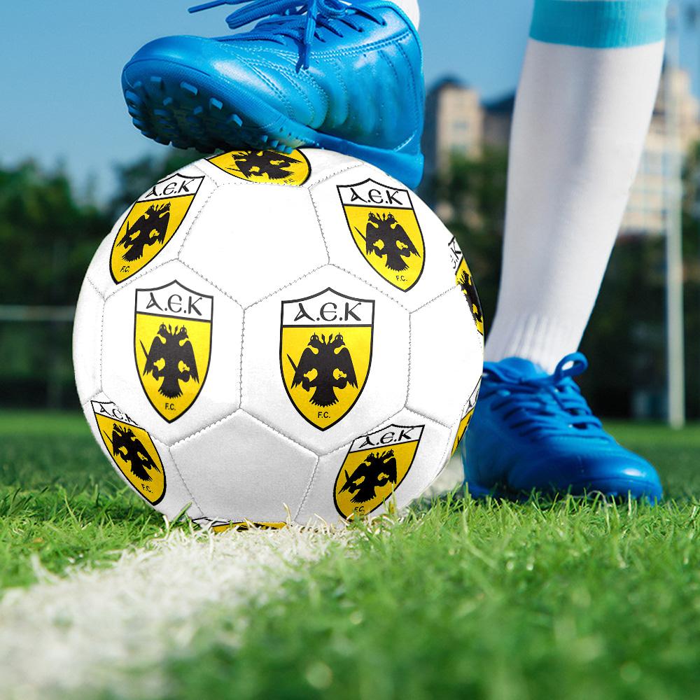 1pz Pallone da calcio AEK Atene taglia 5 Pallone da calcio indoor Praha Colorato Per tutte le età Cucito a macchina PVC Pronto per la competizione Durevole Alto rimbalzo