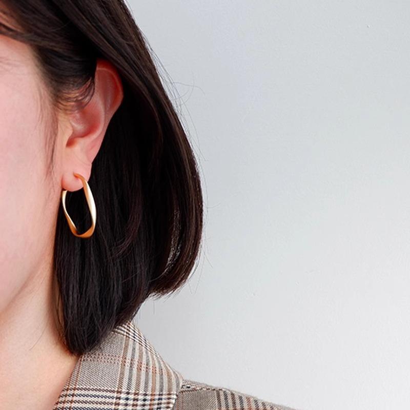 Simple Large Circle Earrings Women's Daily Earrings Femininity Korean Atmosphere Versatile Stud Earrings Retro Matte Earrings