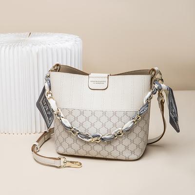 2023 New Tide Summer Shoulder Messenger Bag Niche Chain Portable Bucket Bag Advanced Texture Small Bag Female Bag