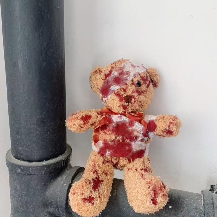 Bear Pendant Disturbing Blood Splattered Small Bear PP Cotton Fabric Texture Suitable for Dark Theme Parties Decorating