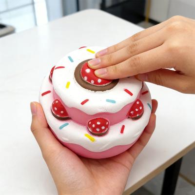 Langsam aufsteigendes Fidget Toy Doppelschichtiger Erdbeerkuchen Quetschspielzeug Sicheres Stressabbau-Spielzeug Weicher langsamer Rückprall Dekompressionsgeschenk für Kinder Erwachsene
